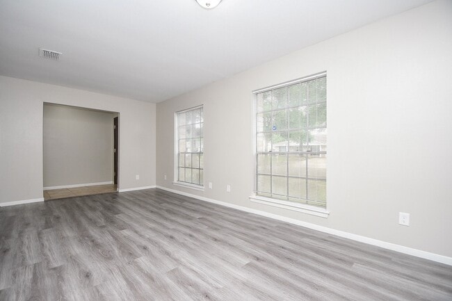 Building Photo - 422 Skywood Dr