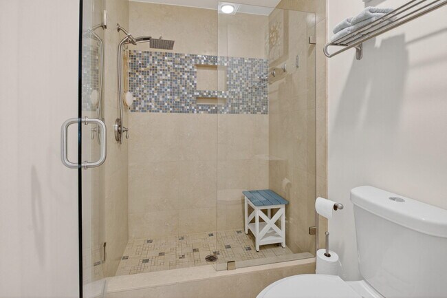 Building Photo - 5152 Golfview Ct