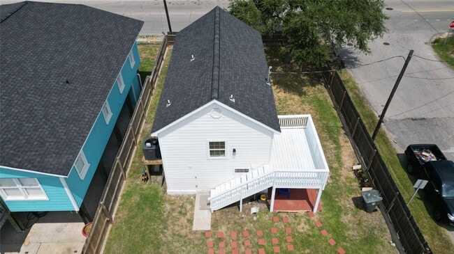 Building Photo - 6201 Heards Ln