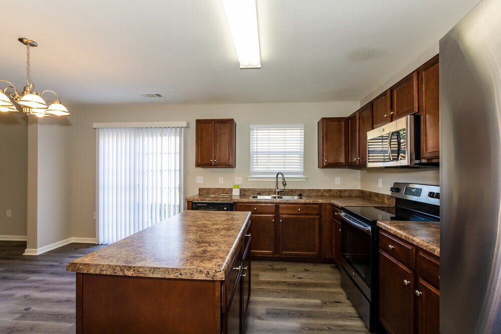 Building Photo - 1860 Eastway Dr