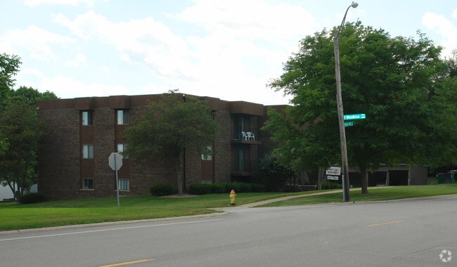 Building Photo - 2700 W Forest Hill Ave