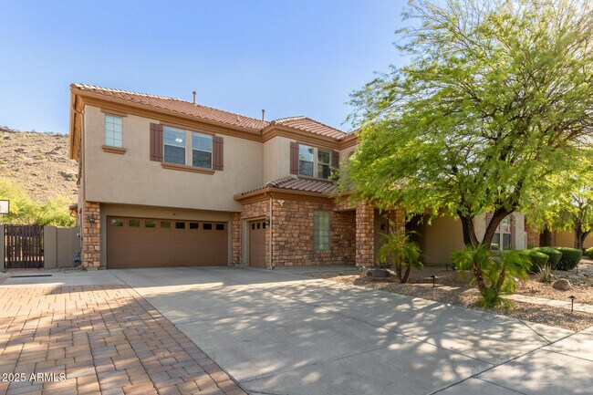 Building Photo - 5811 W Bonanza Ln