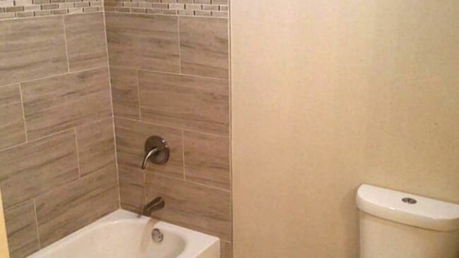 Building Photo - 2255 Braeswood Park Dr
