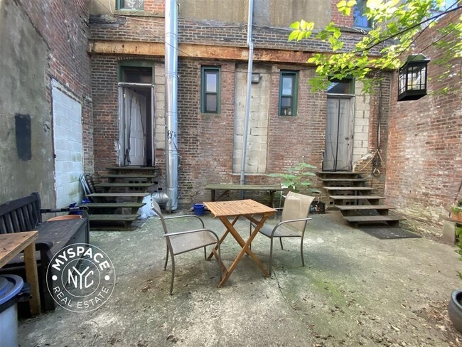 Primary Photo - 891 Bergen St