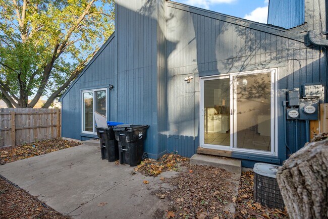 Building Photo - 4521 SW 33rd Terrace