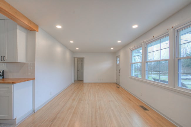 Building Photo - 131 McBratney Dr