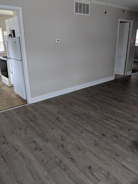 Building Photo - 3 bed, 1 bath Home: Available July 2025! A...