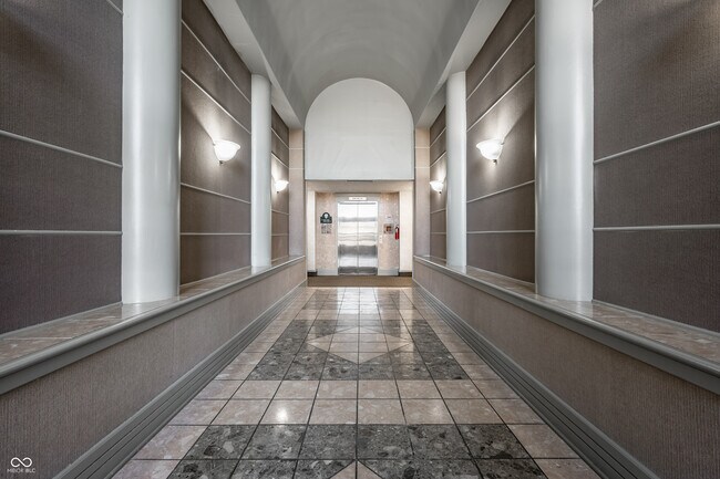 Building Photo - 8651 Jaffa Ct Dr E