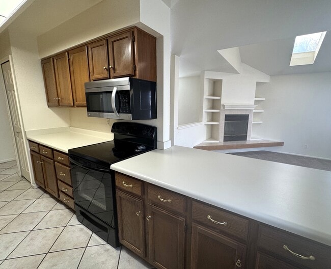 Building Photo - 9362 W Coal Mine Ave