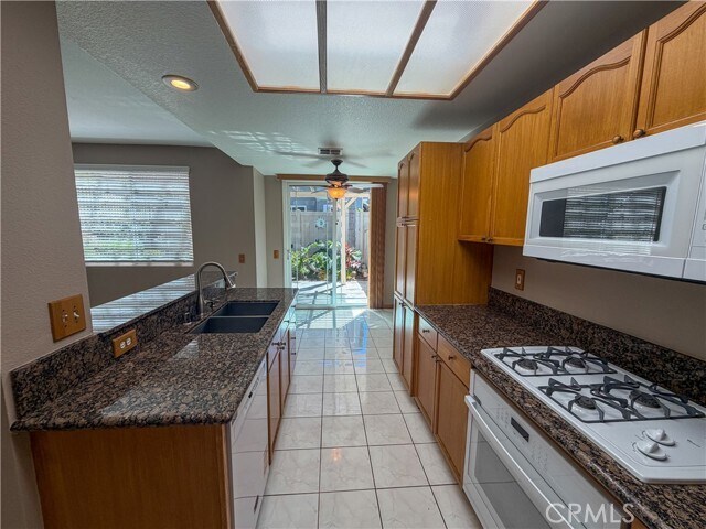 Building Photo - 821 N Siavohn Dr