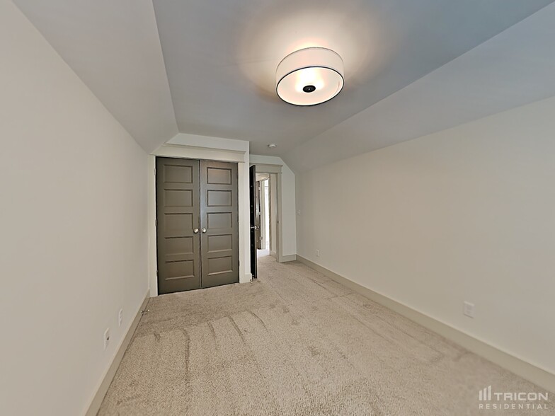 Building Photo - 1234 Hillwood Private Cove