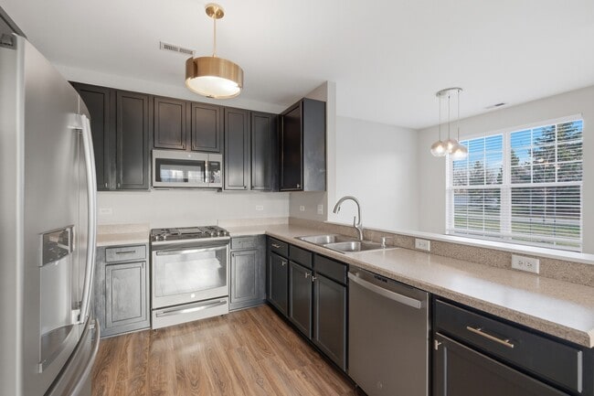 Building Photo - 1586 Millbrook Dr