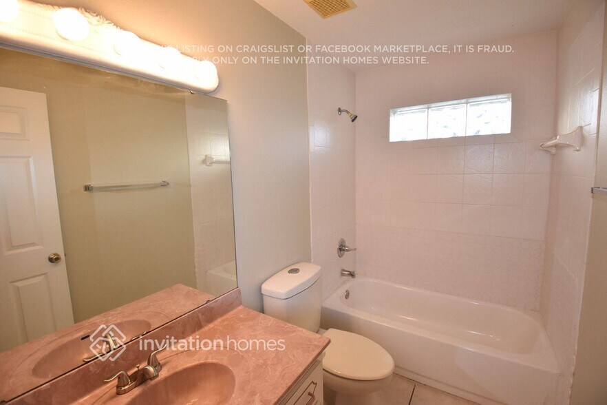 Building Photo - 3104 Pine Tree Dr