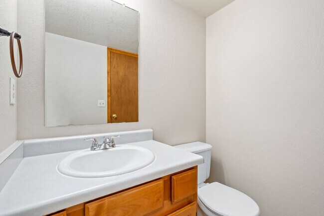 Building Photo - 718 Justice Dr