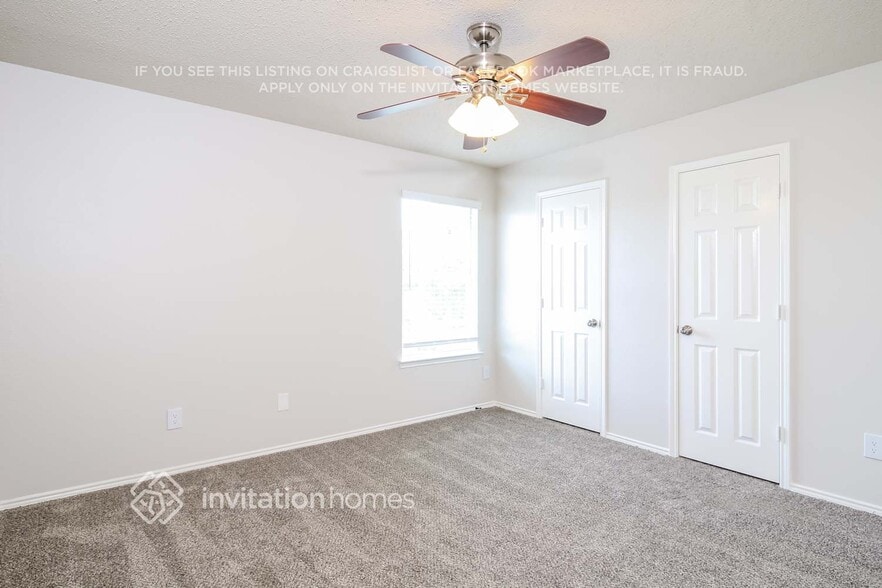 Building Photo - 3933 Pinetree Dr