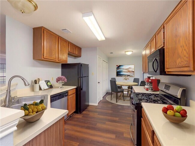 Building Photo - 809 Riverlawn Dr