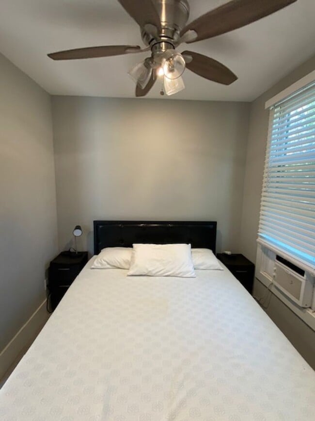 Building Photo - Charming 1-Bedroom Apartment Over Garage for Rent!