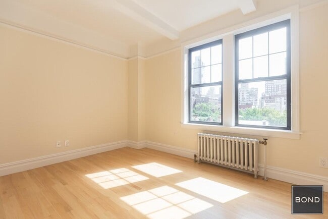 Building Photo - 115 E 92nd St