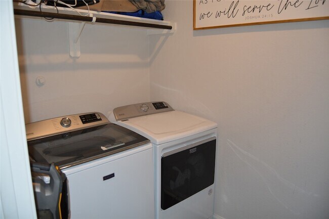 Building Photo - 17616 Cedar Crst Dr