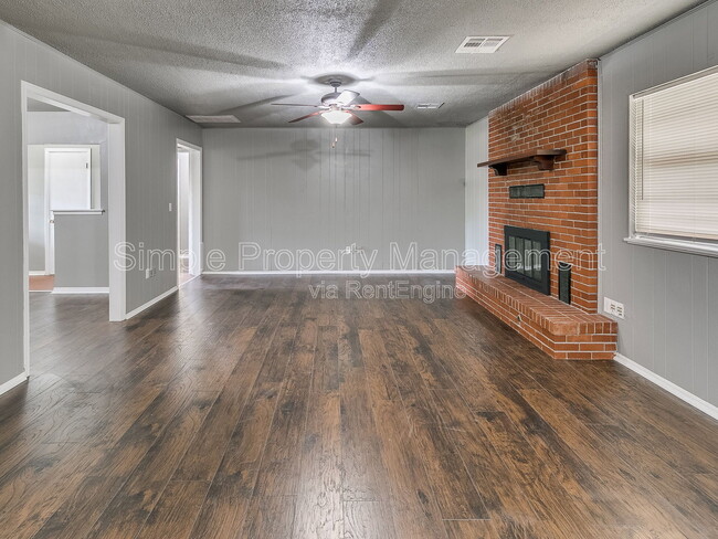 Building Photo - 136 Burton Pl