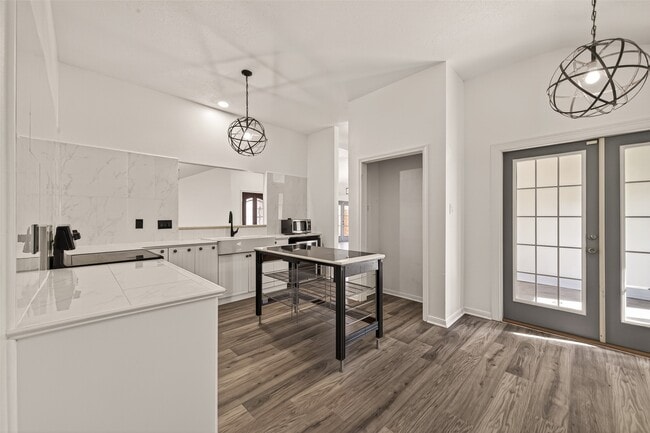 Building Photo - 3517 Denio Dr