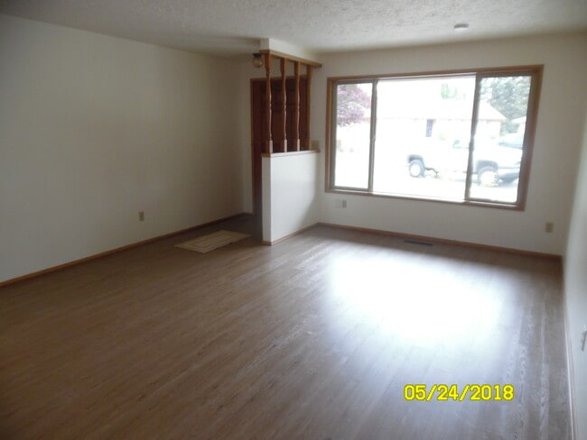 Building Photo - 745 SE Alethea Way
