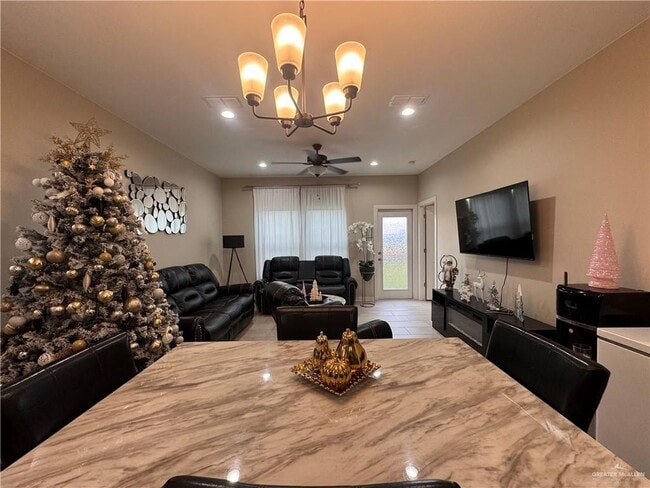 Building Photo - 28 N Soñador Dr