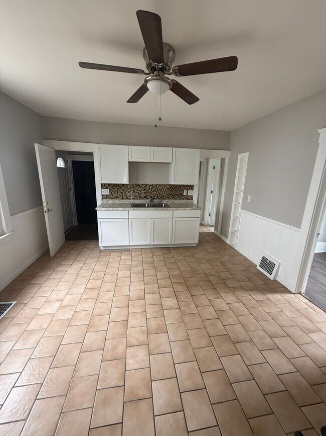 Building Photo - 3616 East 59