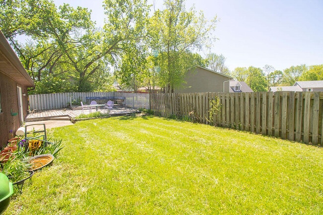 Building Photo - 2011 Bridgewater Dr