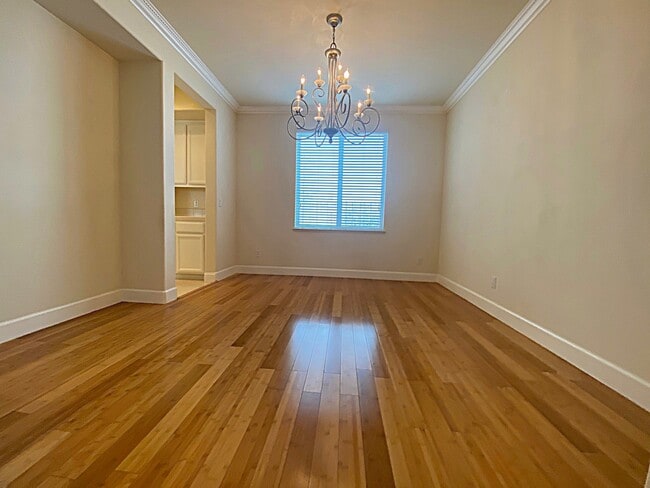 Building Photo - 1042 Tulloch Dr