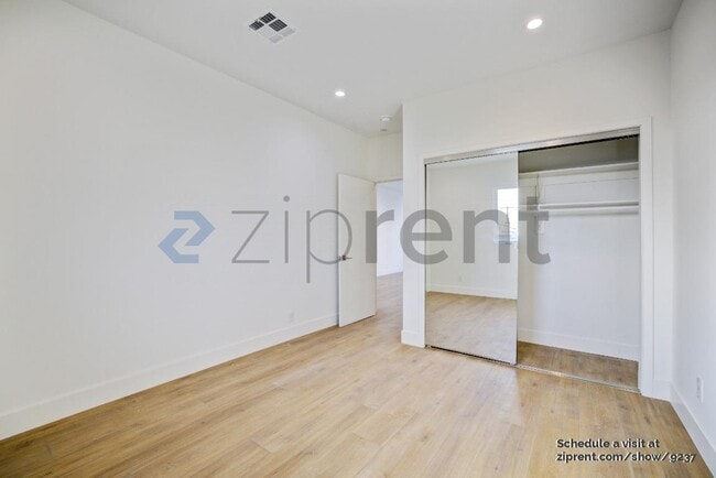 Building Photo - Unit