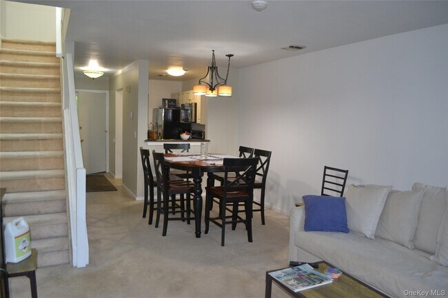 Building Photo - 220 Montauk Hwy