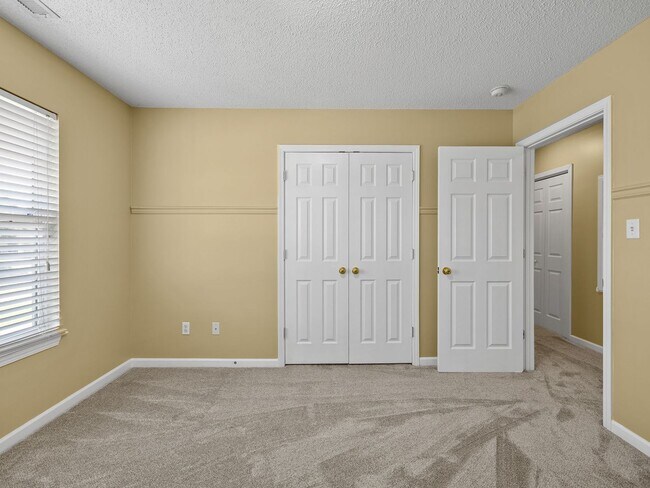 Building Photo - 402 McFall Ct