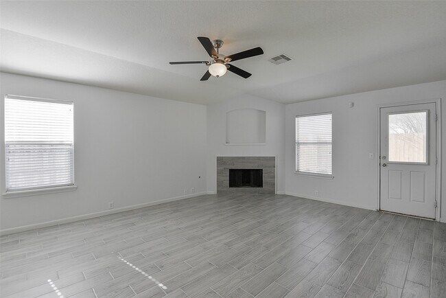 Building Photo - 2825 Woodspring Forest Dr