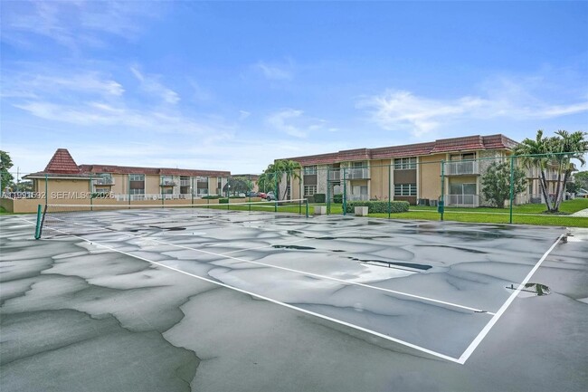 Building Photo - 5325 SW 77th Ct