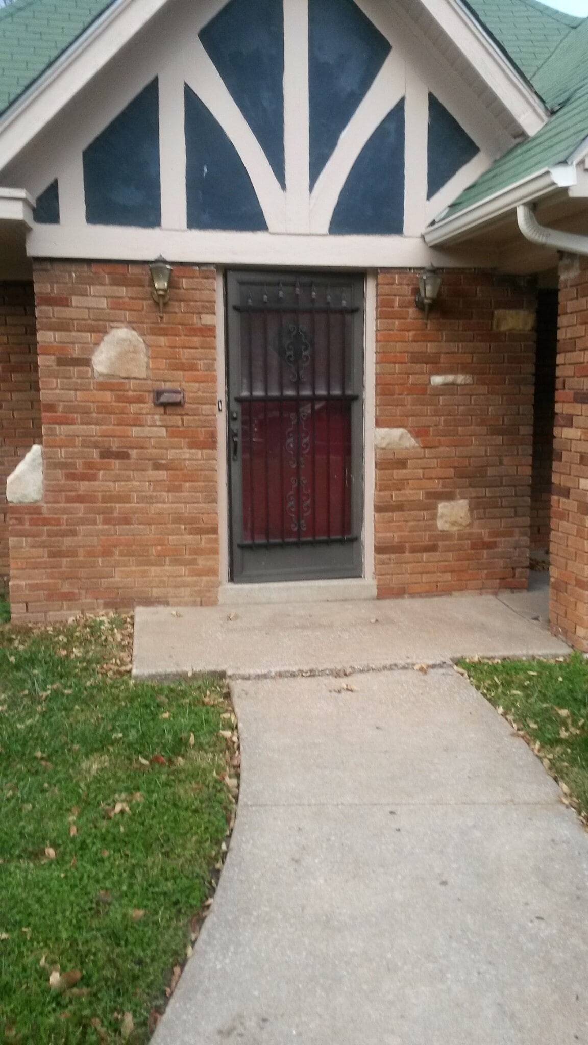 Building Photo - 7400 Forest Ave