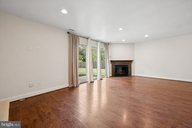 Building Photo - 5806 Red Haven Dr