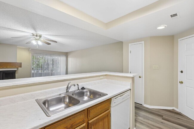 Building Photo - 1065 Acapulco Ct