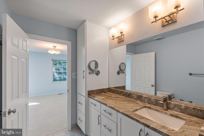 Building Photo - 6860 Williamsburg Pond Ct
