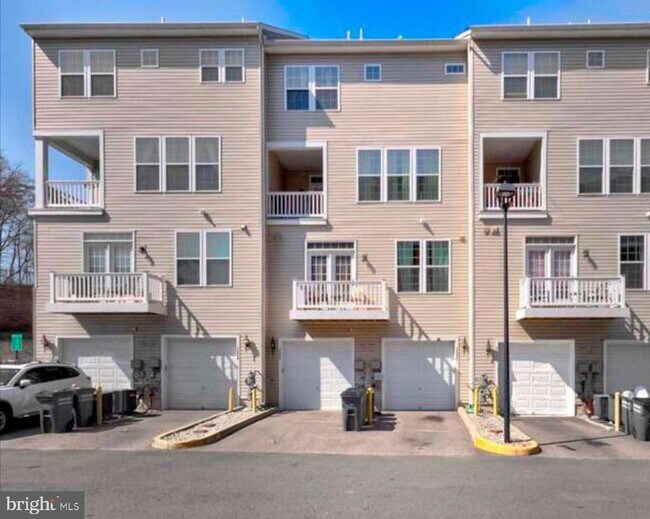 Primary Photo - 3550 Briarwood Dr