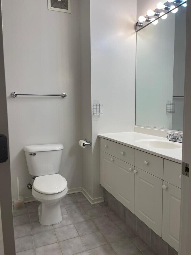 Building Photo - 130 S Canal St