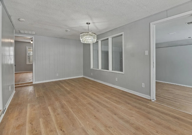 Building Photo - Welcome home to this beautiful 3-bedroom, 2-bathroom with Bonus room located Northeast Wichita.