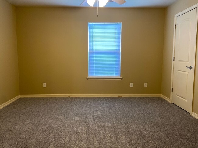 Building Photo - Condominium in Sycamore Ridge