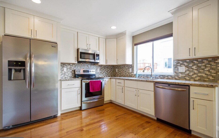 Building Photo - 2333 Massanutten Dr