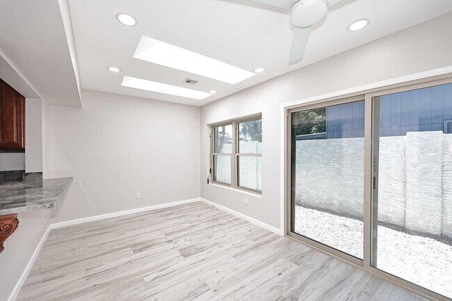 Building Photo - 1627 E Redfield Rd