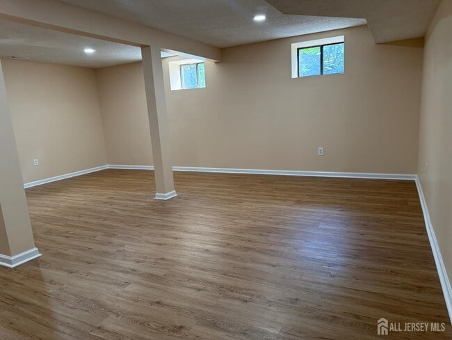 Building Photo - 1502 Edison Glen Terrace