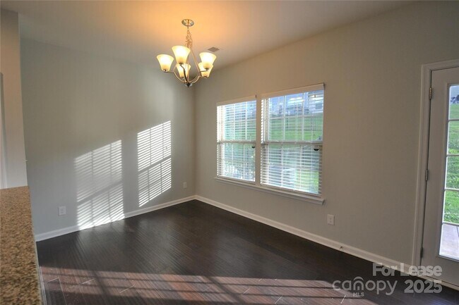 Building Photo - 1606 Fleetwood Dr