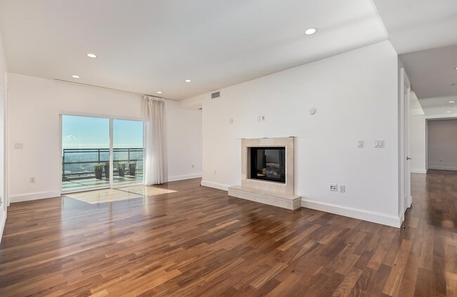 Building Photo - 1 W Century Dr