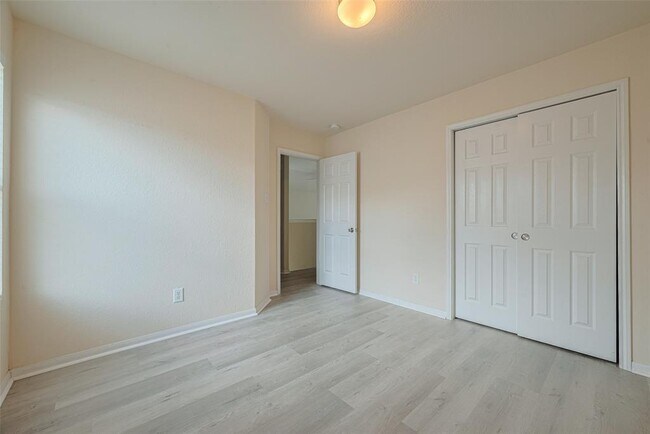 Building Photo - 18402 Each Elm Way