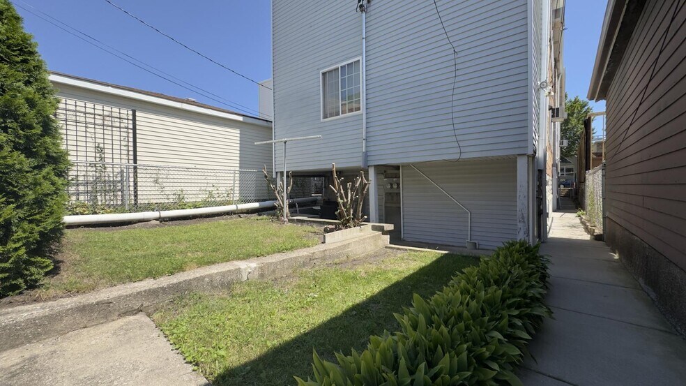Building Photo - 3340 S Parnell Ave